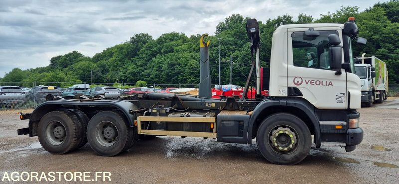 R51889 - PORTEUR AMPLIROLL SCANIA P360 de 2010 - 6x4 - BRAS DALBY - 515859 km - 吊钩升降车:图1 R51889 - PORTEUR AMPLIROLL SCANIA P360 de 2010 - 6x4 - BRAS DALBY - 515859 km - 吊钩升降车:图1