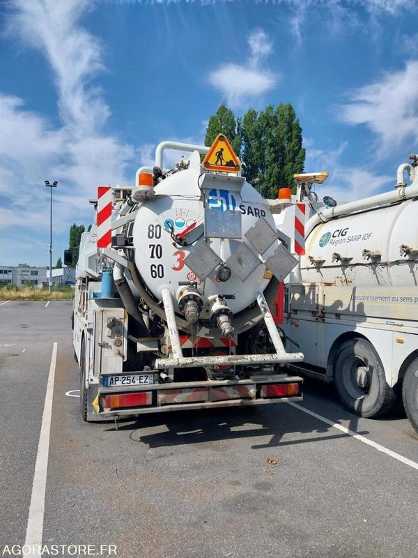 RENAULT Kerax 320 HUWER ADR 2002 (165000Km) ROULANT EXPORT UNIQUEMENT - 真空车:图4 RENAULT Kerax 320 HUWER ADR 2002 (165000Km) ROULANT EXPORT UNIQUEMENT - 真空车:图4