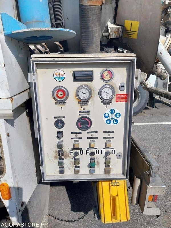 RENAULT Kerax 320 HUWER ADR 2002 (165000Km) ROULANT EXPORT UNIQUEMENT - 真空车:图3 RENAULT Kerax 320 HUWER ADR 2002 (165000Km) ROULANT EXPORT UNIQUEMENT - 真空车:图3