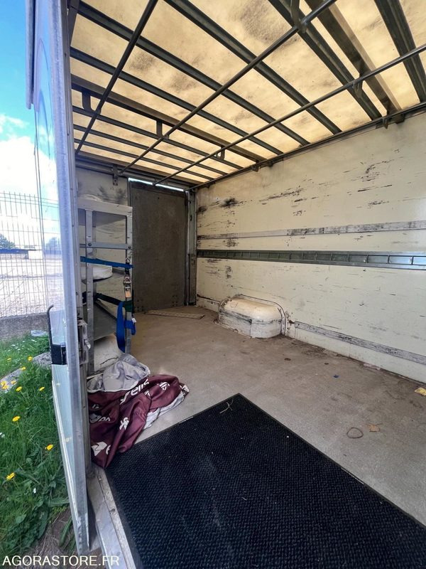 RENAULT MASTER - 400 000 KM - DE-662-VN - 无侧窗厢式货车:图2 RENAULT MASTER - 400 000 KM - DE-662-VN - 无侧窗厢式货车:图2