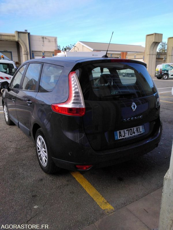 RENAULT SCENIC 1.9 DIESEL - 汽车:图3 RENAULT SCENIC 1.9 DIESEL - 汽车:图3