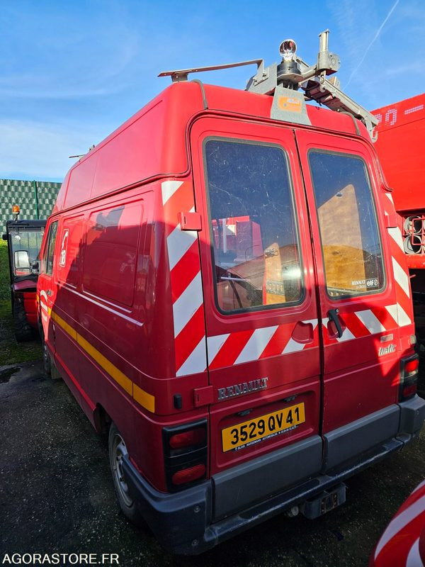 RENAULT TRAFIC - 1996 - 33316KM - 3529QV41 - 无侧窗厢式货车:图4 RENAULT TRAFIC - 1996 - 33316KM - 3529QV41 - 无侧窗厢式货车:图4