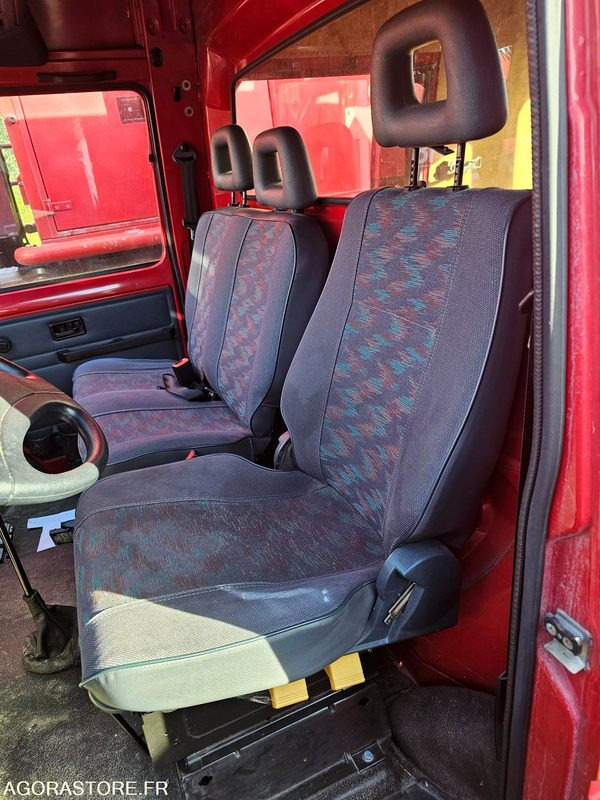 RENAULT TRAFIC - 1996 - 33316KM - 3529QV41 - 无侧窗厢式货车:图5 RENAULT TRAFIC - 1996 - 33316KM - 3529QV41 - 无侧窗厢式货车:图5