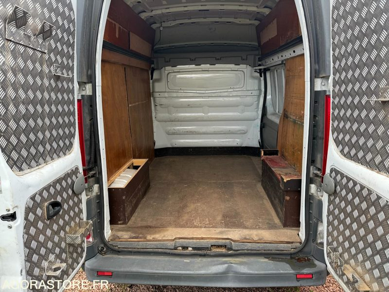 RENAULT TRAFIC 2.0 DCI 115 CH L1H2 - 233176 - 2011 - 无侧窗厢式货车:图5 RENAULT TRAFIC 2.0 DCI 115 CH L1H2 - 233176 - 2011 - 无侧窗厢式货车:图5