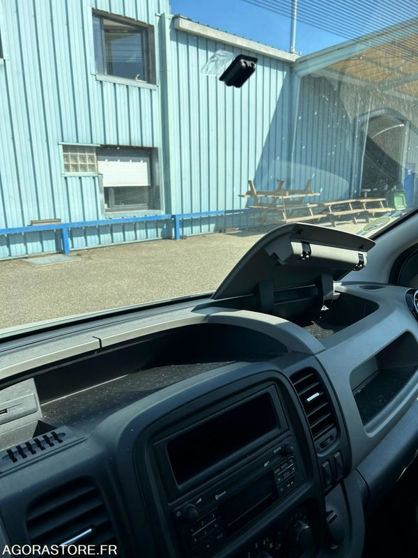 RENAULT TRAFIC 2015 - 无侧窗厢式货车:图3 RENAULT TRAFIC 2015 - 无侧窗厢式货车:图3