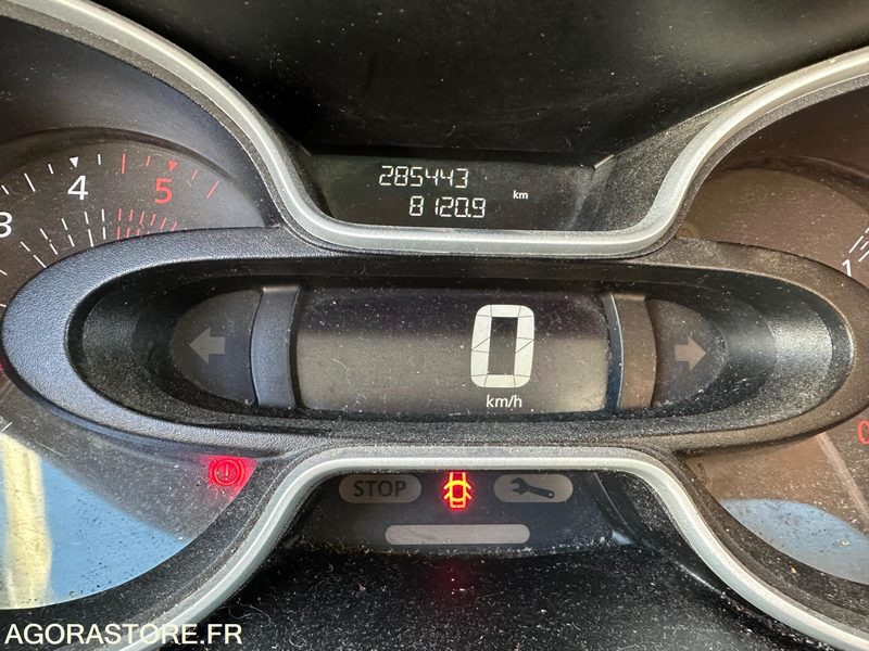 RENAULT - TRAFIC L2H1 - 2017 / 286000 KM - 无侧窗厢式货车:图4 RENAULT - TRAFIC L2H1 - 2017 / 286000 KM - 无侧窗厢式货车:图4