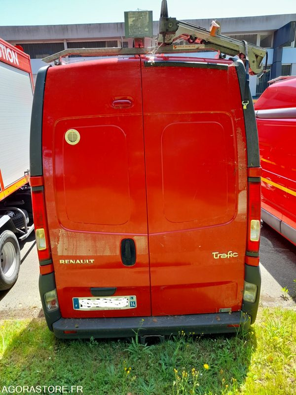 RENAULT Trafic II Fourgon Phase 2 L2H2 1200kg 2.0 dCi 16V 115 cv (MECA 562) - 无侧窗厢式货车:图5 RENAULT Trafic II Fourgon Phase 2 L2H2 1200kg 2.0 dCi 16V 115 cv (MECA 562) - 无侧窗厢式货车:图5