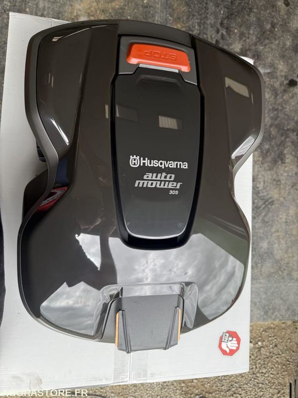 ROBOT de tonte NEUF 305 Husqvarna Unitaire - 园林割草机:图1 ROBOT de tonte NEUF 305 Husqvarna Unitaire - 园林割草机:图1