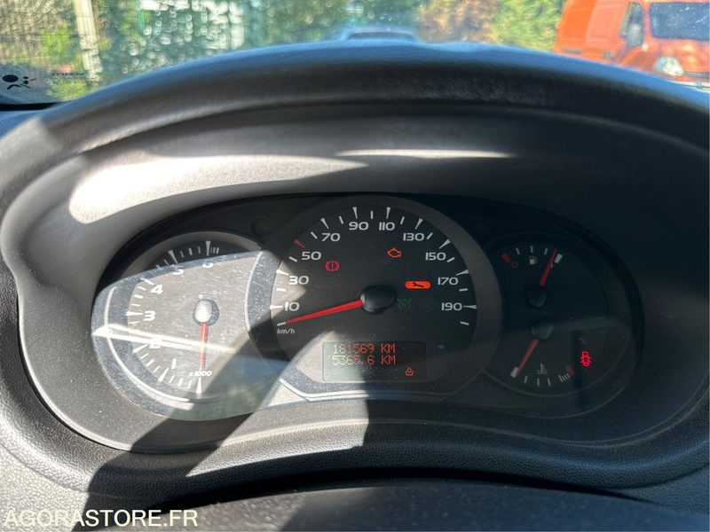 汽车 Renault Clio DCI 90 - 2012 - 181569 KM (P0402825 / DJ460JV)：图9