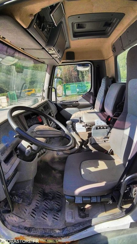 Renault KERAX 2004 - 252967 kms - 翻斗货车:图5 Renault KERAX 2004 - 252967 kms - 翻斗货车:图5