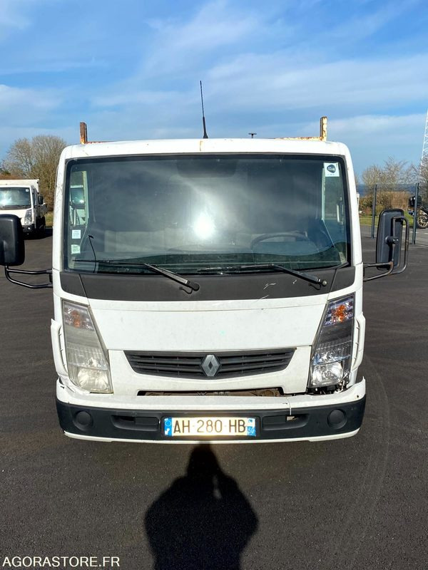 Renault MAXITY DXI 130 Plateau 2009 / 243398 Km - 翻斗货车:图1 Renault MAXITY DXI 130 Plateau 2009 / 243398 Km - 翻斗货车:图1