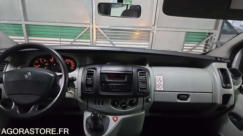 Renault Trafic - 2004 - 257907kms - 1707-XB-22 - 小型巴士, 小型客车:图5 Renault Trafic - 2004 - 257907kms - 1707-XB-22 - 小型巴士, 小型客车:图5