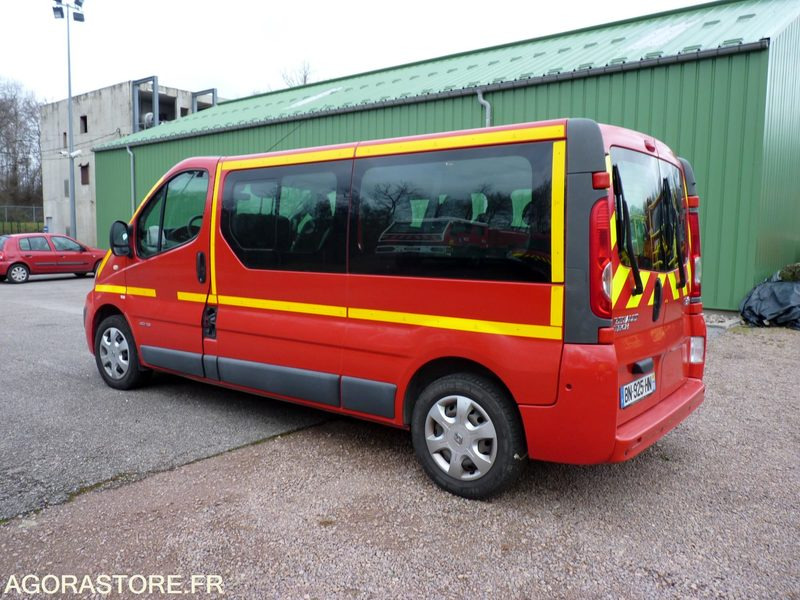 Renault Trafic 9 Places - 紧凑型面包车:图2 Renault Trafic 9 Places - 紧凑型面包车:图2