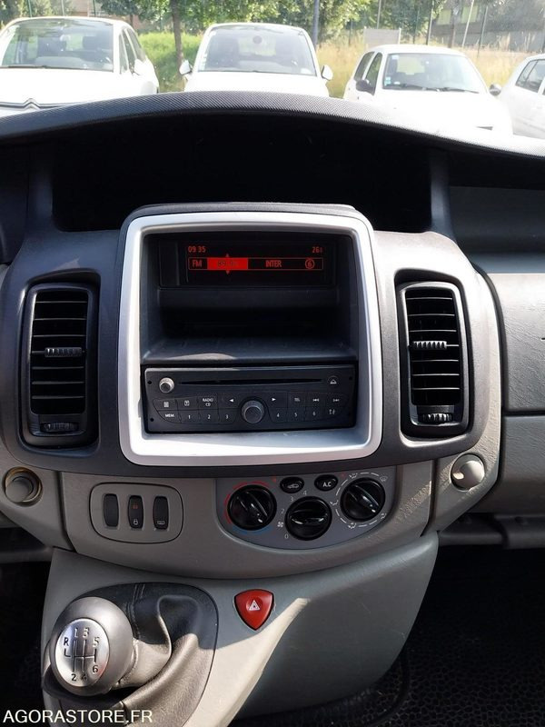 Renault Trafic 9 places DA-953-LM de 2013 avec 135 698 kms - 小型巴士, 小型客车:图4 Renault Trafic 9 places DA-953-LM de 2013 avec 135 698 kms - 小型巴士, 小型客车:图4