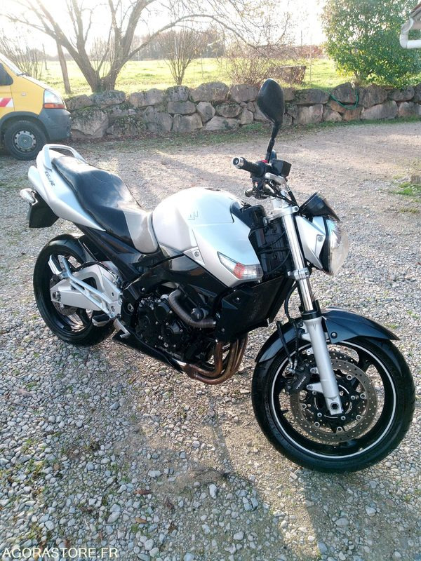 Suzuki GSR600 - 摩托车:图4 Suzuki GSR600 - 摩托车:图4
