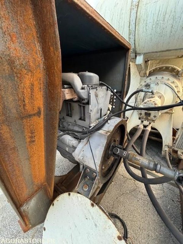 TOUPIE MALAXEUR 8M3 AMPLIROLL AVEC MOTEUR AUXILIAIRE - 固定式混凝土泵:图4 TOUPIE MALAXEUR 8M3 AMPLIROLL AVEC MOTEUR AUXILIAIRE - 固定式混凝土泵:图4