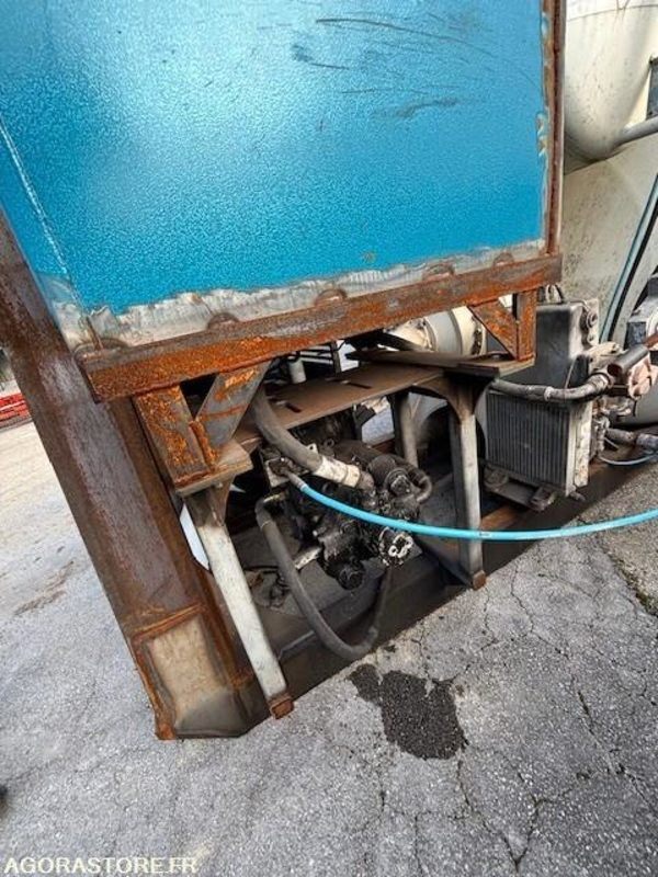 TOUPIE MALAXEUR 8M3 AMPLIROLL AVEC MOTEUR AUXILIAIRE - 固定式混凝土泵:图5 TOUPIE MALAXEUR 8M3 AMPLIROLL AVEC MOTEUR AUXILIAIRE - 固定式混凝土泵:图5