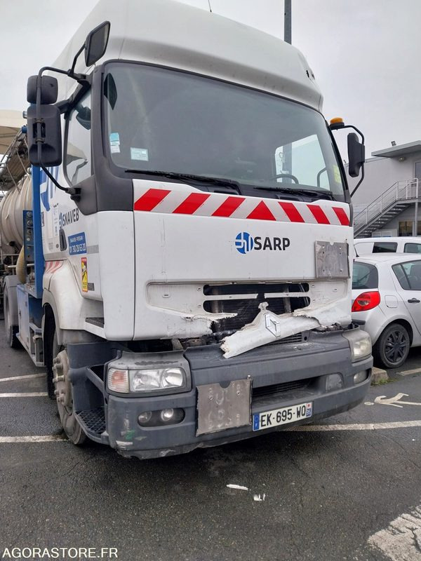 Tracteur RENAULT ADR pompe anneau liquide - 2003/ 808 664KM (ACCIDENTE) - 牵引车:图1 Tracteur RENAULT ADR pompe anneau liquide - 2003/ 808 664KM (ACCIDENTE) - 牵引车:图1