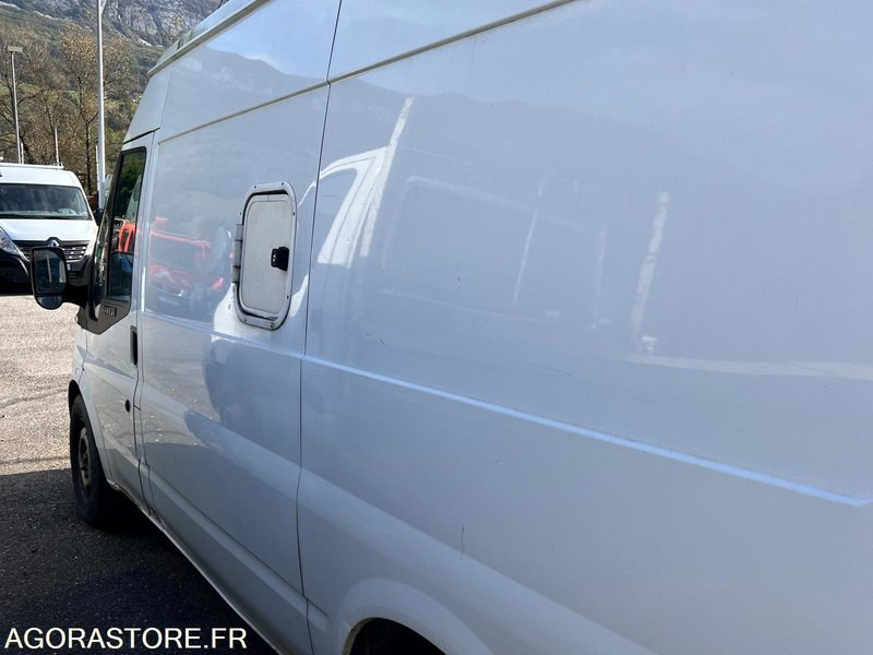 UTILITAIRE FORD TRANSIT - 2011 / 160 000 KM - MOTEUR CASSÉ - 无侧窗厢式货车:图4 UTILITAIRE FORD TRANSIT - 2011 / 160 000 KM - MOTEUR CASSÉ - 无侧窗厢式货车:图4