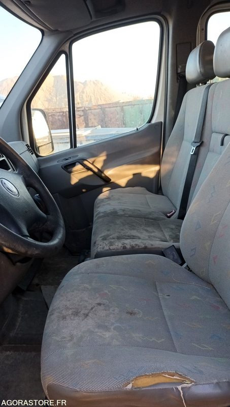 VOLKSWAGEN CRAFTER - 2011 - 198252KM - BL207FB - 翻斗货车:图4 VOLKSWAGEN CRAFTER - 2011 - 198252KM - BL207FB - 翻斗货车:图4