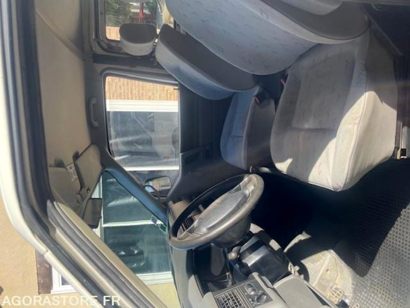 VOLKSWAGEN TRANSPORT 9 PLACES - 小型巴士, 小型客车:图3 VOLKSWAGEN TRANSPORT 9 PLACES - 小型巴士, 小型客车:图3