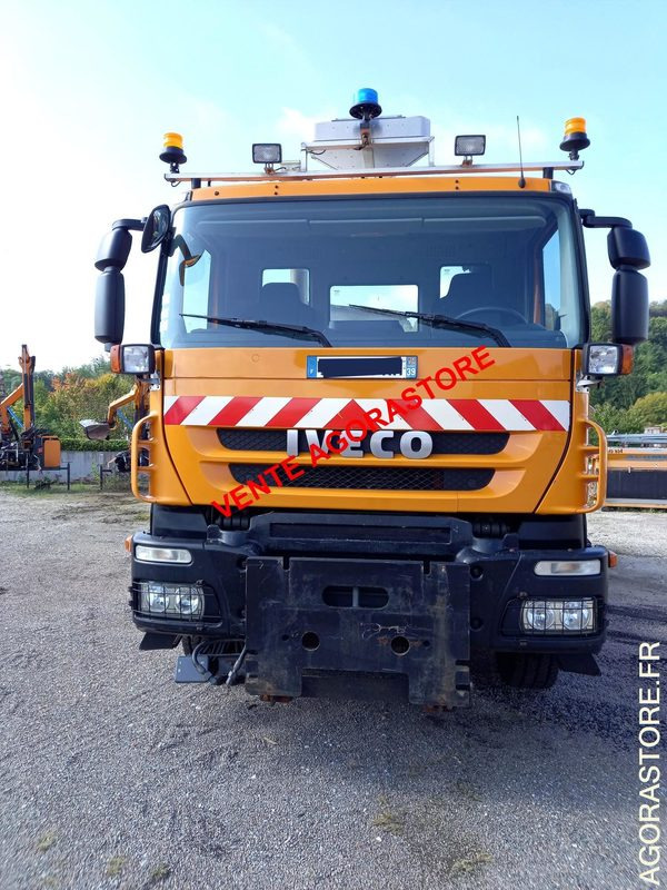 Vends IVECO 4X2 - 卡车:图2 Vends IVECO 4X2 - 卡车:图2