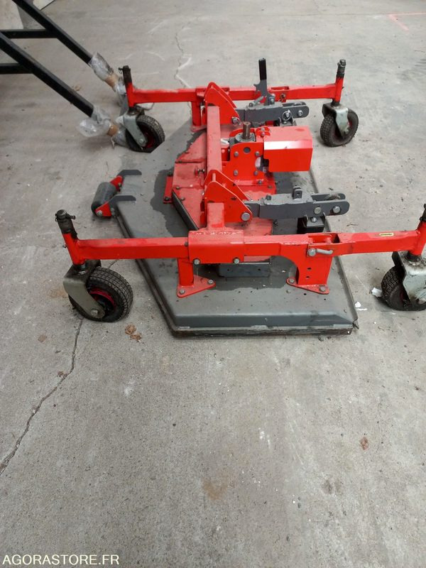 Coupe de tondeuse mulchng Morgneux TMC 150 fixation Kubota - 园林割草机:图1 Coupe de tondeuse mulchng Morgneux TMC 150 fixation Kubota - 园林割草机:图1