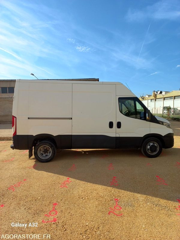 Fourgon iveco - 无侧窗厢式货车:图4 Fourgon iveco - 无侧窗厢式货车:图4