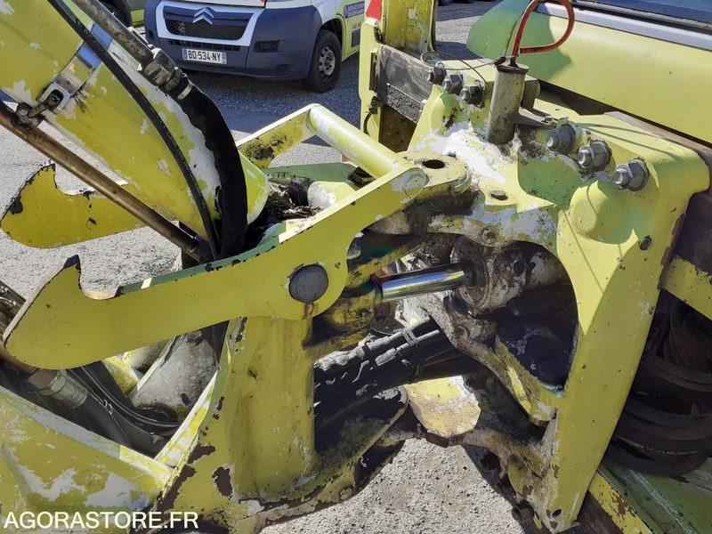 反铲装载机 tractopelle 4x4 volvo bl71：图9