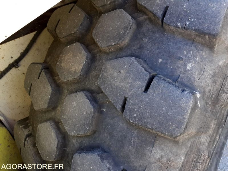 反铲装载机 tractopelle 4x4 volvo bl71：图6