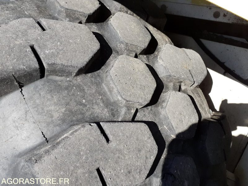 反铲装载机 tractopelle 4x4 volvo bl71：图7