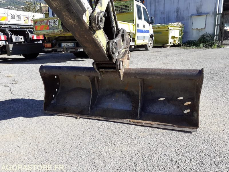 反铲装载机 tractopelle 4x4 volvo bl71：图11