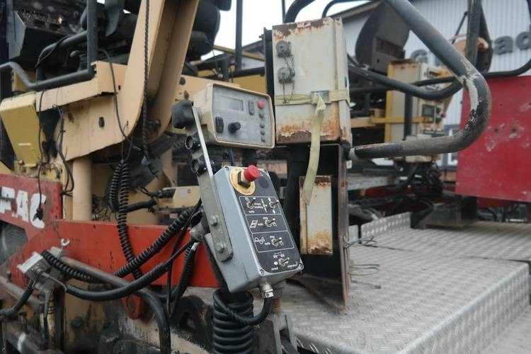 Dynapack F121 4WD - 沥青铺路机:图4 Dynapack F121 4WD - 沥青铺路机:图4