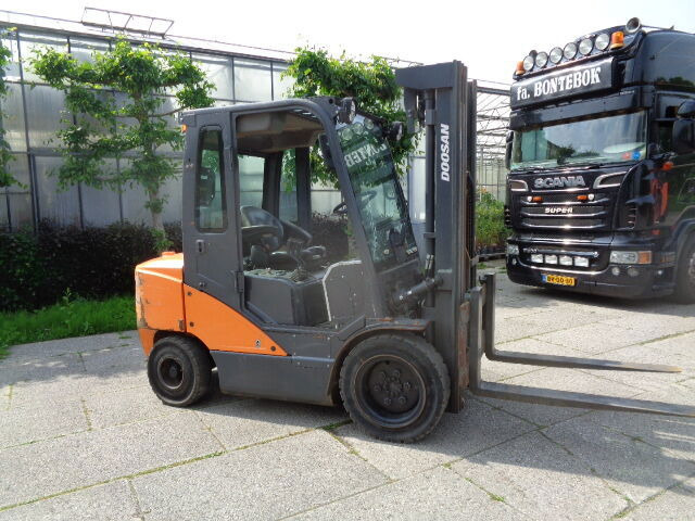Doosan D35C-7 - 叉车:图2 Doosan D35C-7 - 叉车:图2
