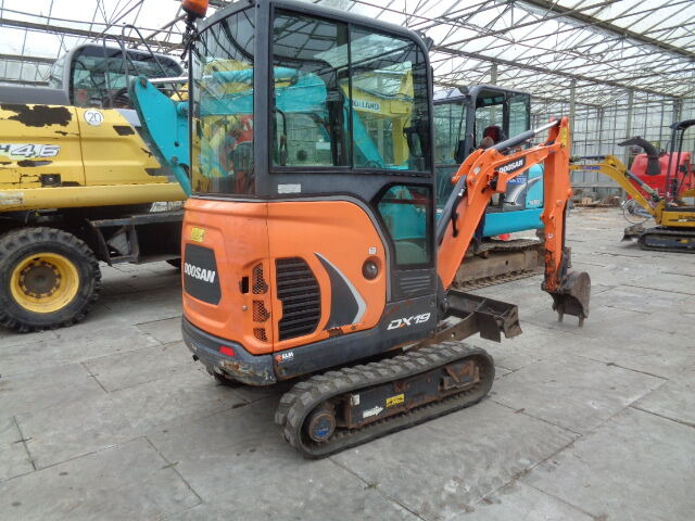 Doosan DX19 - 小型挖掘机:图2 Doosan DX19 - 小型挖掘机:图2
