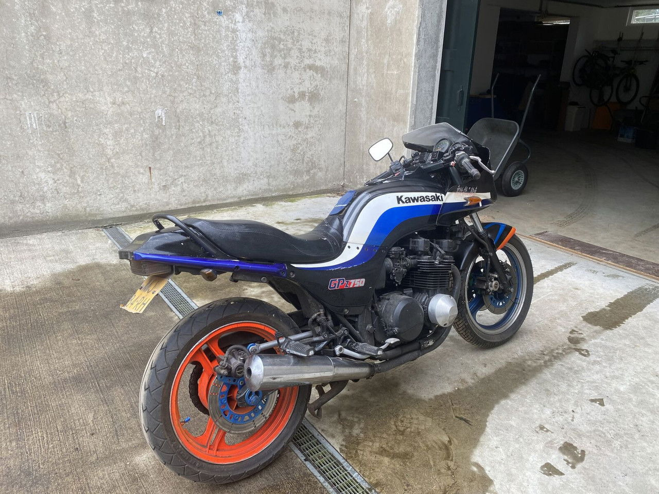 Kawasaki GPZ 750 - 摩托车:图2 Kawasaki GPZ 750 - 摩托车:图2