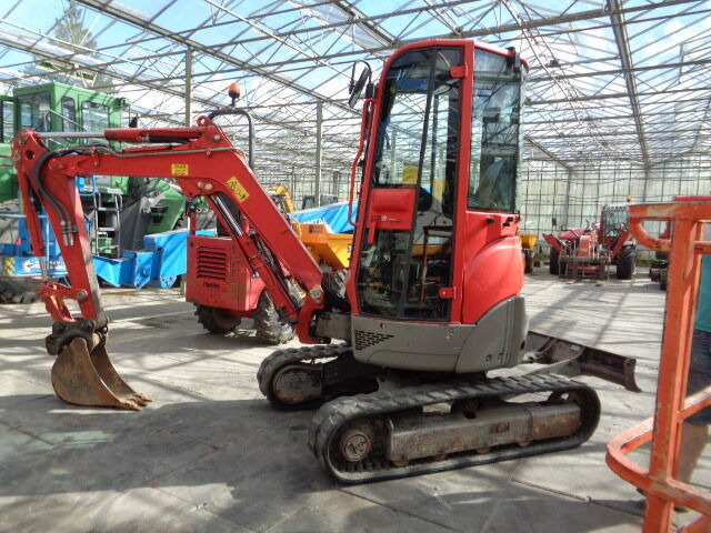 Yanmar VIO 25-4 - 小型挖掘机:图1 Yanmar VIO 25-4 - 小型挖掘机:图1