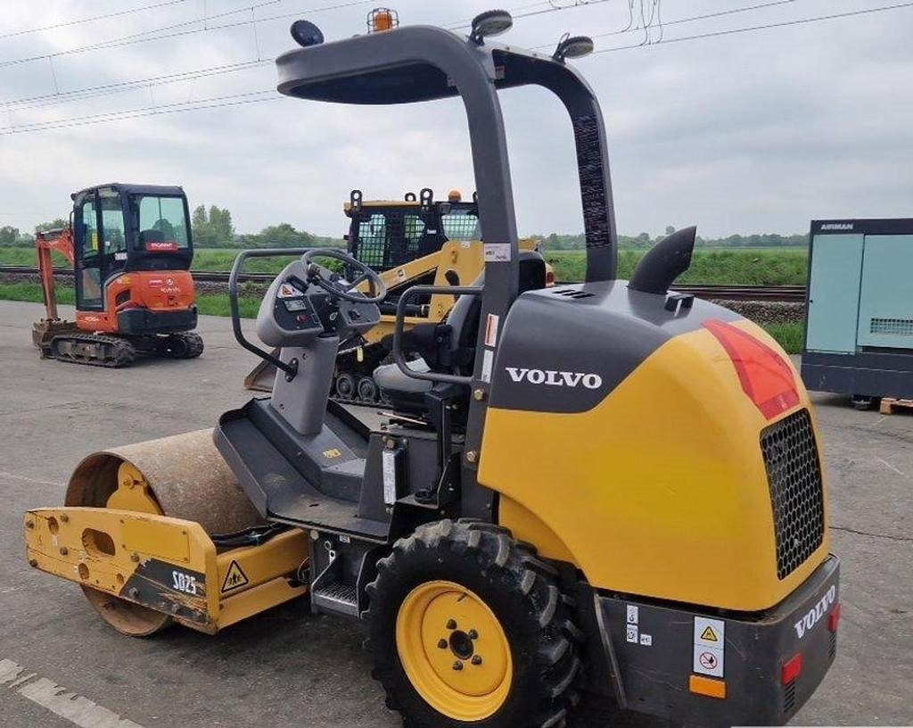 Volvo SD25 - 碾压机:图4 Volvo SD25 - 碾压机:图4