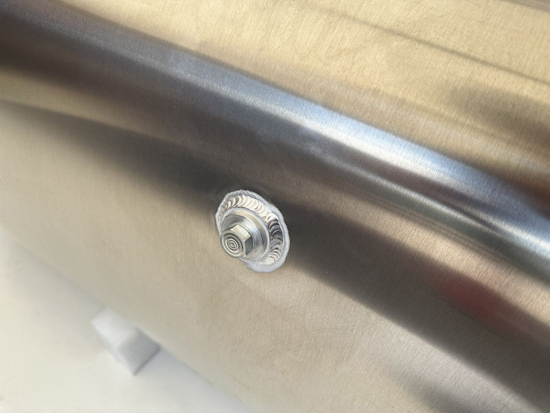 新的 燃料箱 适用于 卡车 Mercedes-Benz New aluminum fuel tank 630L:图7 新的 燃料箱 适用于 卡车 Mercedes-Benz New aluminum fuel tank 630L:图7