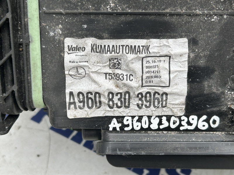 Mercedes-Benz air conditionioning heater system - 暖通系统 适用于 卡车:图4 Mercedes-Benz air conditionioning heater system - 暖通系统 适用于 卡车:图4