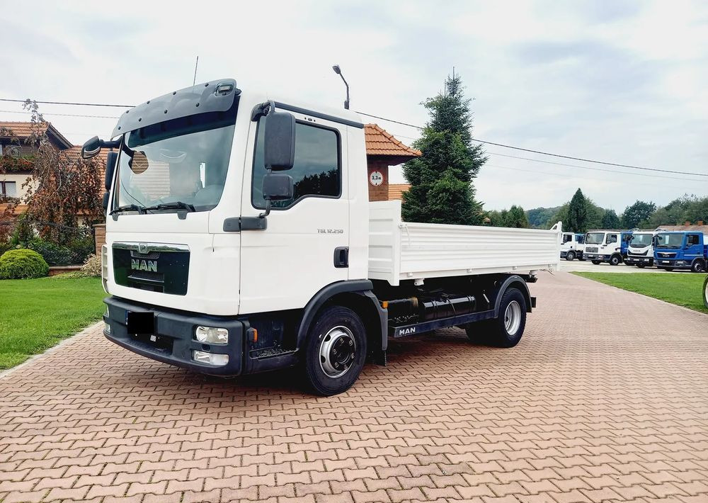 MAN TGL 12 250 EURO 5 !!! BLOKADA MOSTU !!!! - 翻斗车:图3 MAN TGL 12 250 EURO 5 !!! BLOKADA MOSTU !!!! - 翻斗车:图3