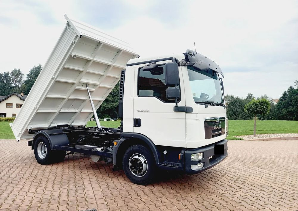 MAN TGL 12 250 EURO 5 !!! BLOKADA MOSTU !!!! - 翻斗车:图2 MAN TGL 12 250 EURO 5 !!! BLOKADA MOSTU !!!! - 翻斗车:图2