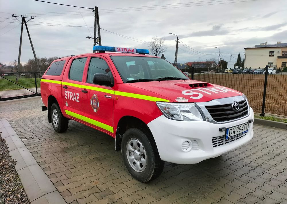 Toyota Hilux 2.5D 4x4, straż, strażacki, pożarniczy - 消防车, 皮卡车:图1 Toyota Hilux 2.5D 4x4, straż, strażacki, pożarniczy - 消防车, 皮卡车:图1