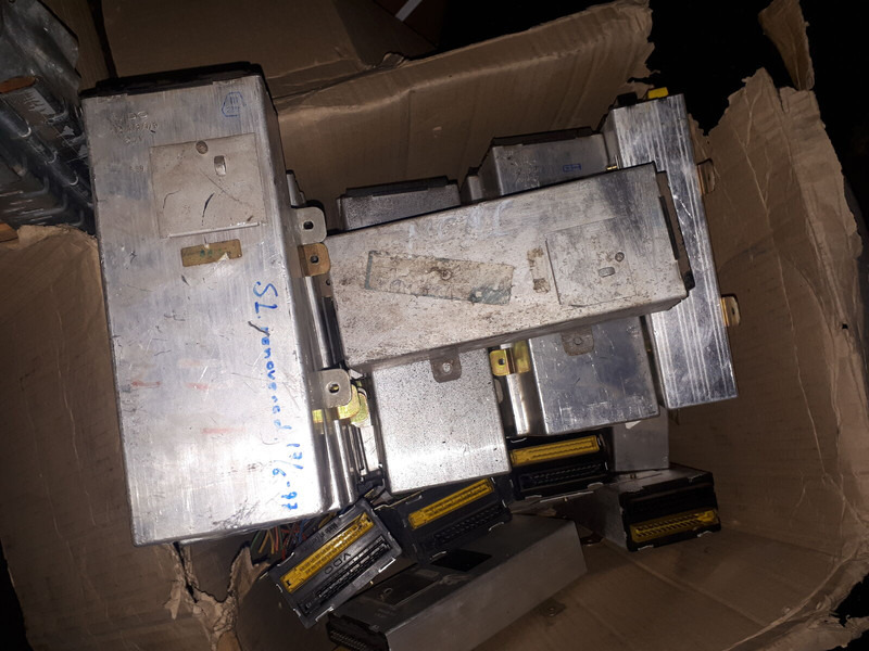 MAN VDO A2C53044389 . 81.25805.7038 .412.413.1.2. - ECU:图3 MAN VDO A2C53044389 . 81.25805.7038 .412.413.1.2. - ECU:图3