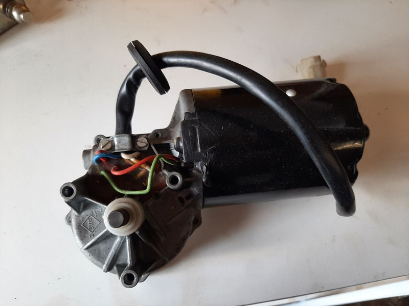 Setra BOSCH 039044245 - 雨刮器:图2 Setra BOSCH 039044245 - 雨刮器:图2