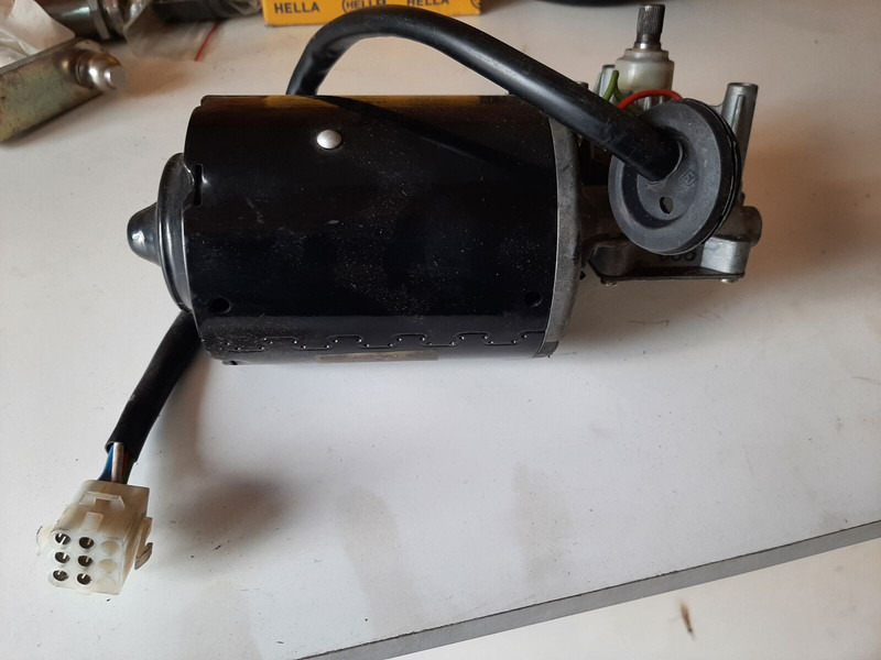 Setra BOSCH 039044245 - 雨刮器:图1 Setra BOSCH 039044245 - 雨刮器:图1