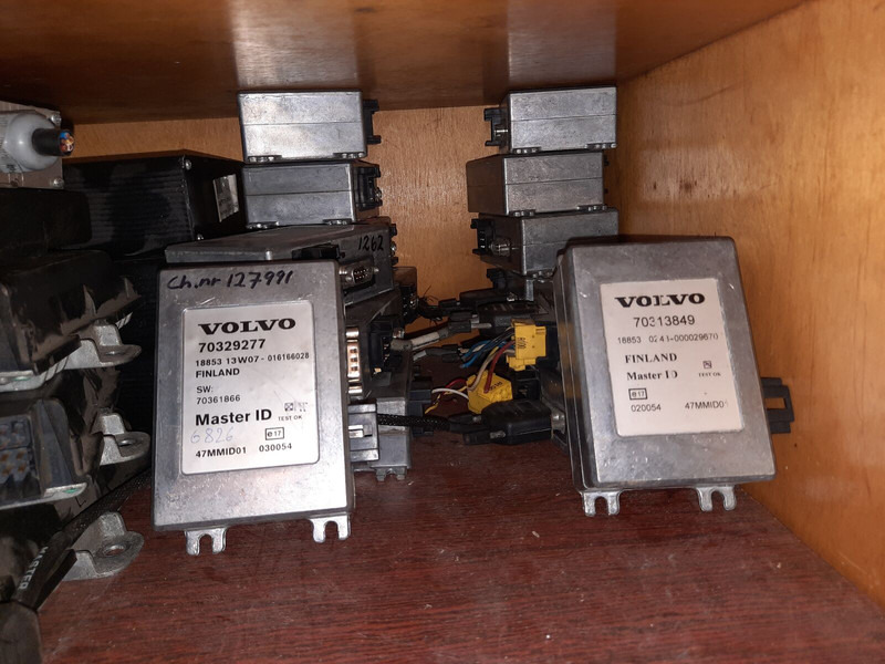 Volvo 70329277 / 70395975-P01 / 70361720-P01 / 70322237-P02 - ECU:图1 Volvo 70329277 / 70395975-P01 / 70361720-P01 / 70322237-P02 - ECU:图1