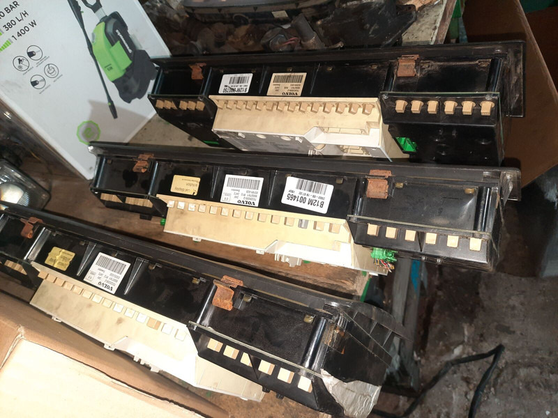 Volvo 70361832-1 . 70361831. 70329201-2 .22205475-P03. 70392912-P01/ - 仪表板:图3 Volvo 70361832-1 . 70361831. 70329201-2 .22205475-P03. 70392912-P01/ - 仪表板:图3