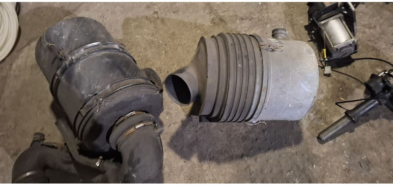 Volvo B12 - 进气系统:图1 Volvo B12 - 进气系统:图1