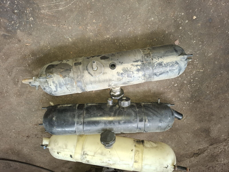 Volvo Scani - 膨胀水箱:图5 Volvo Scani - 膨胀水箱:图5